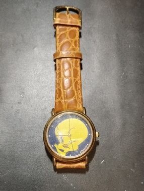 Tweety Bird Brown Leather Strap Novelty Watch with Yellow Dial